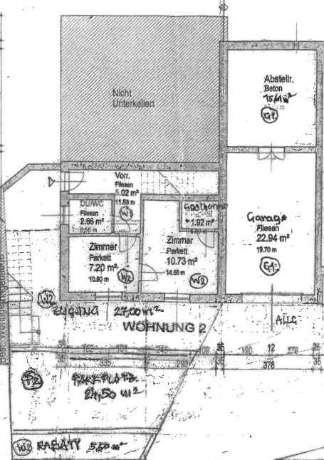 Grundrissplan des Untergeschosses mit Abstellraum, Garage und weiteren Zimmern.