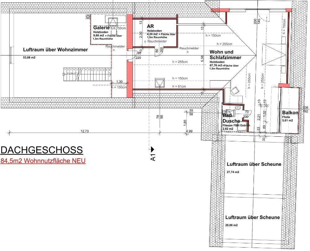 Grundriss des Dachgeschosses mit Galerie, Wohn- und Schlafzimmerbereich sowie Balkon.