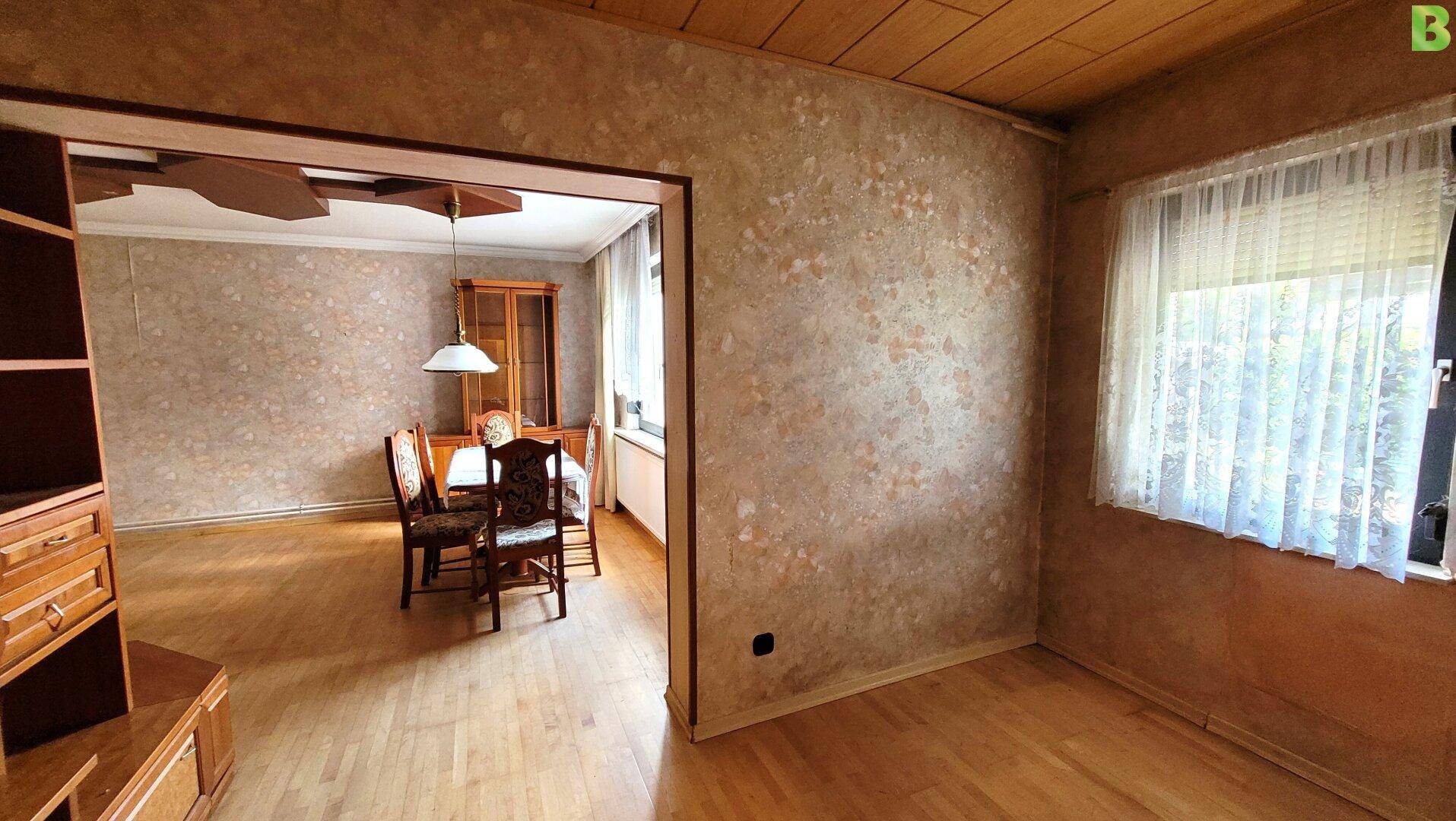 Wohn-/Esszimmer mit Leseecke