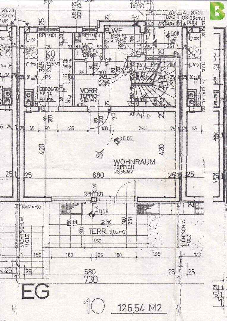 Grundriss des Erdgeschosses mit Wohnraum, Küche und Terrasse.