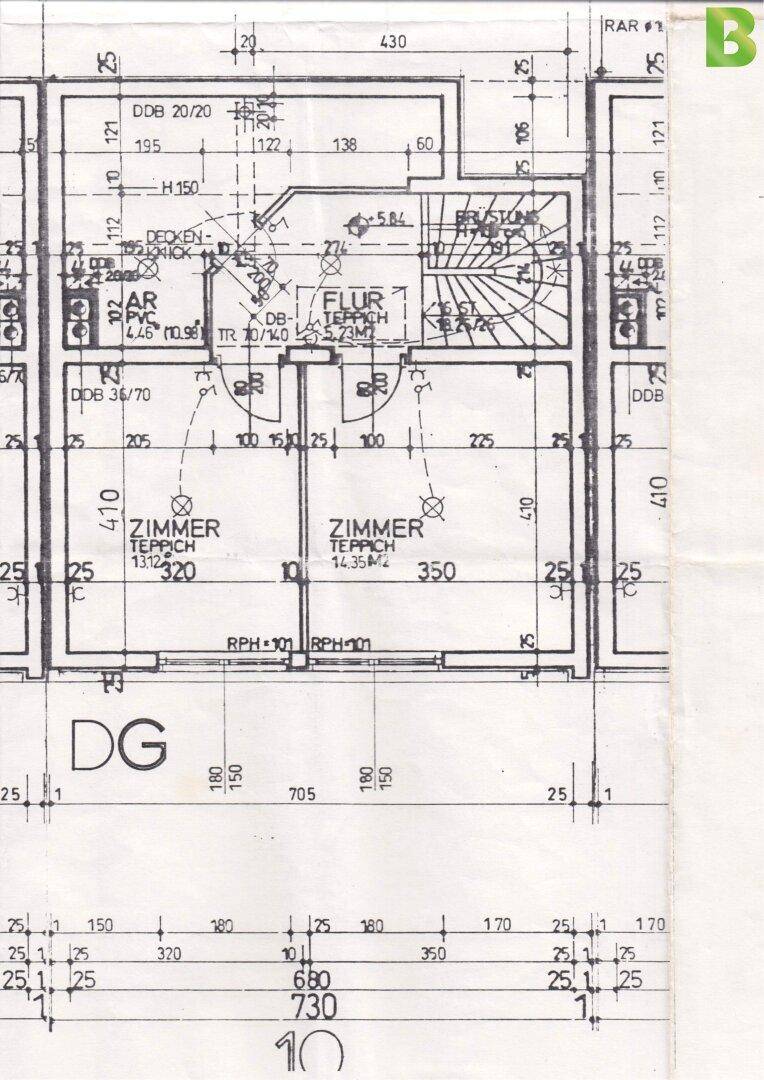 Grundriss des Dachgeschosses mit zwei Zimmern und Flur.