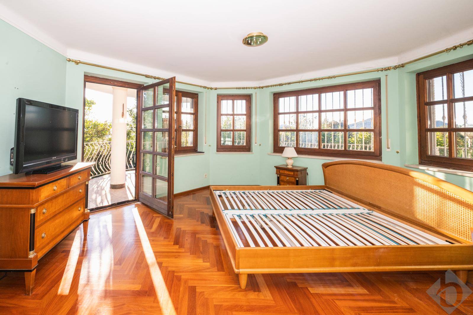 Masterbed