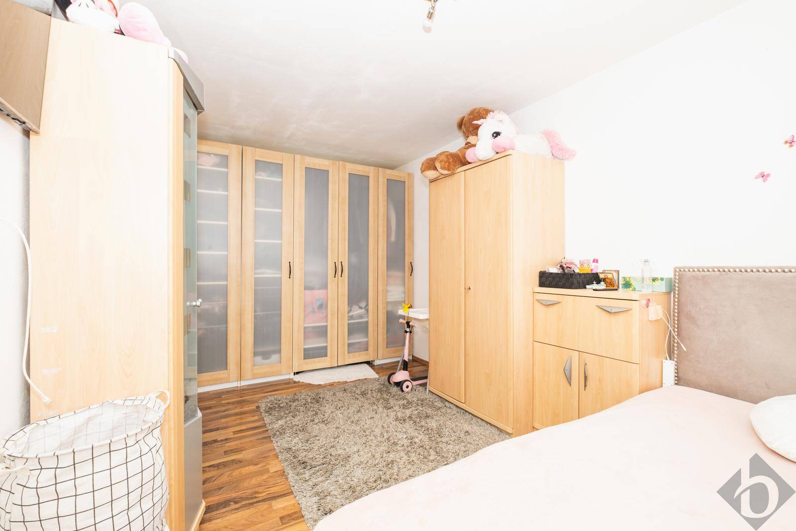 Schlafzimmer samt Einbauschränken