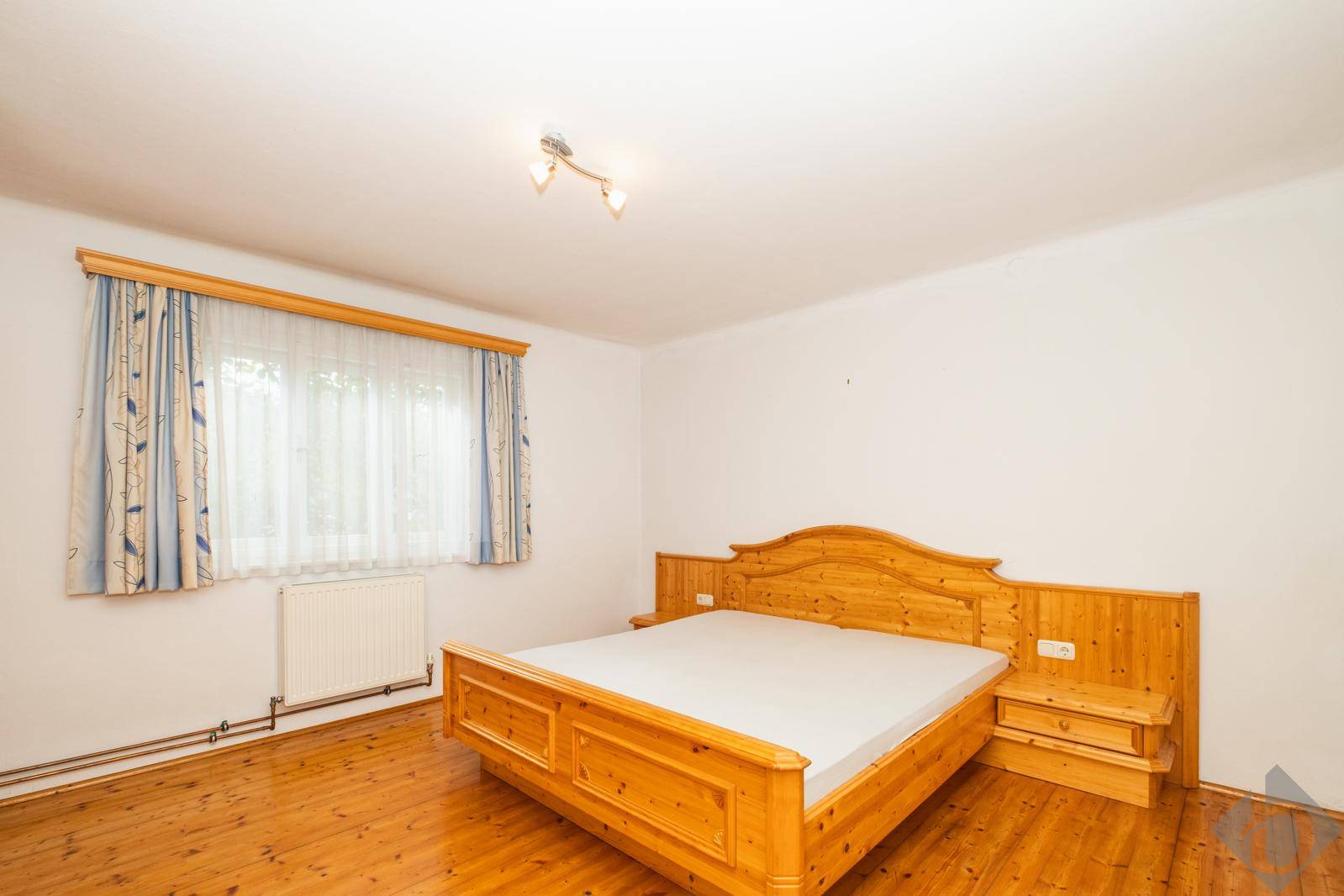 Großzügiges Schlafzimmer OG