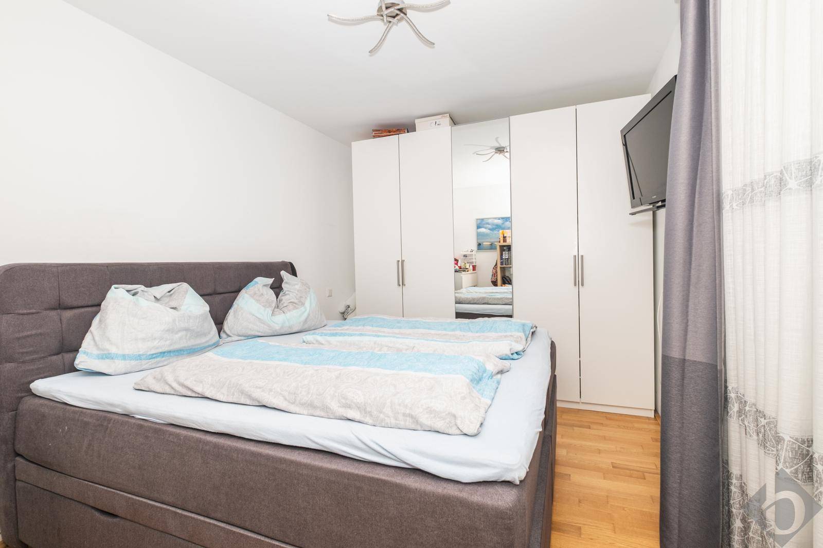 Elternschlafzimmer mit Balkonzugang