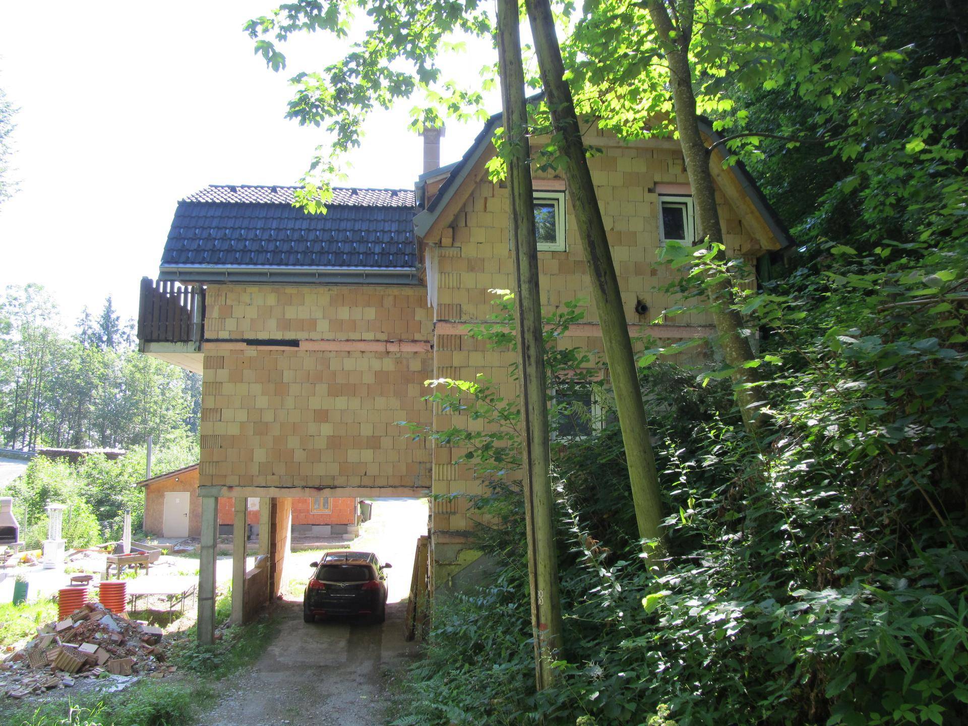 RESERVIERT! WOHNHAUS, WIRTSCHAFTSGEBÄUDE UND ROHBAU IN IDYLLISCHER LAGE - Ansicht 2