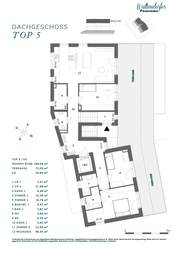 Dieser Grundriss zeigt ein Dachgeschoss-Apartment mit offenem Wohnbereich, drei Schlafzimmern und zwei Terrassen, inklusive Aufzug.