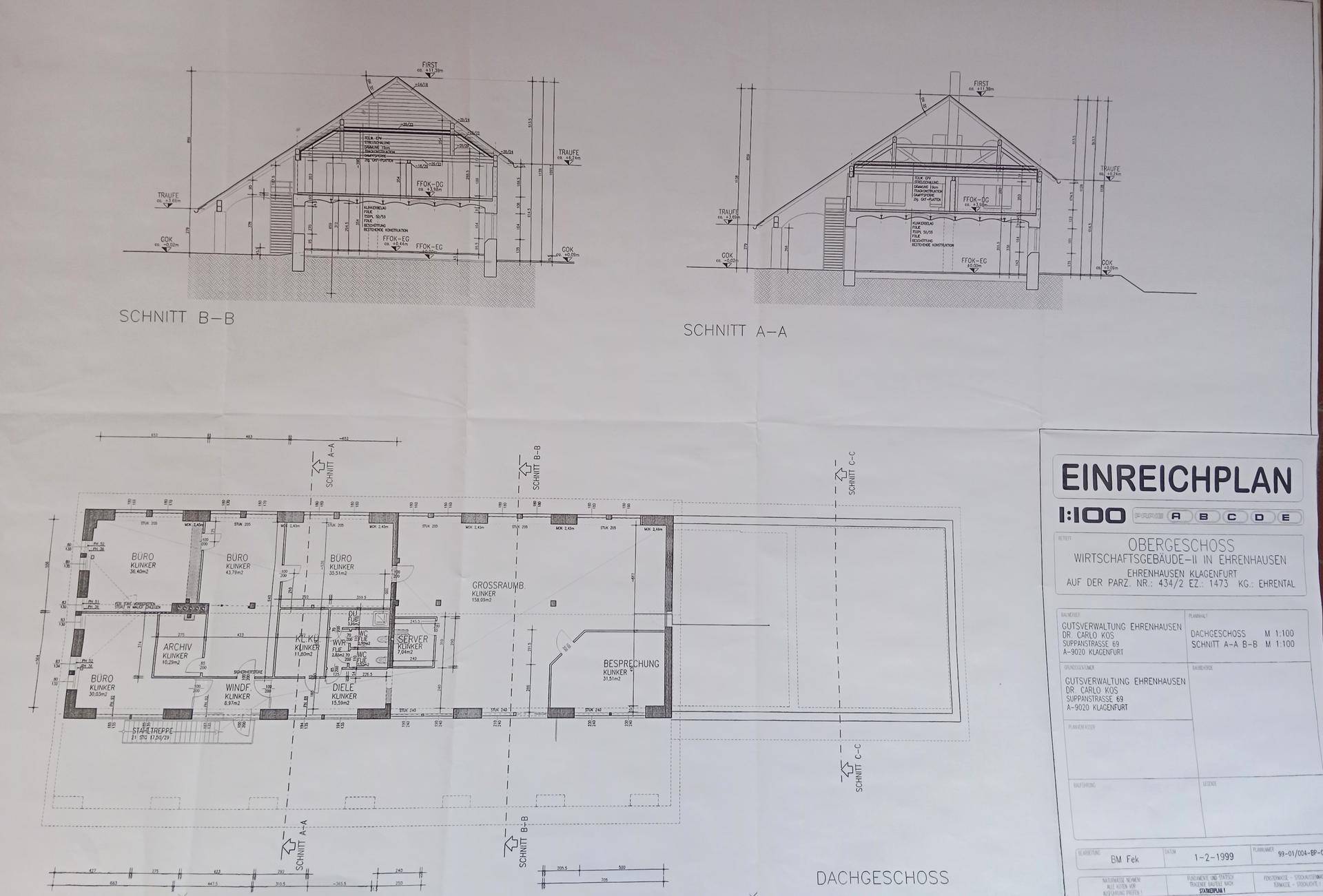 Detaillierter Einreichplan mit Schnitten und Grundriss des Obergeschosses des Gebäudes.