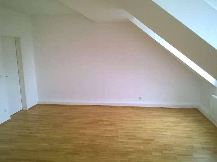Wohnzimmer mit neuwertiger Einbauküche (nicht getr. begehbar)