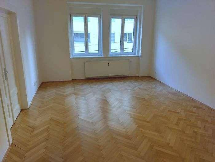 großes und helles Zimmer (getr. begehbar)