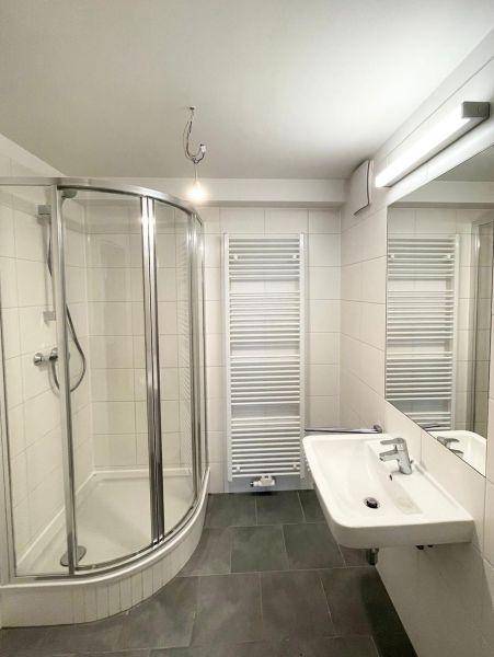 Ruhiger 2 ZIMMER-Altbau + extra Küche möbliert + Bad mit Dusche + extra WC + nähe Jakominiplatz! - Ansicht 6