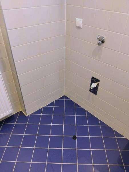Bad mit Wanne und WM-Anschluss