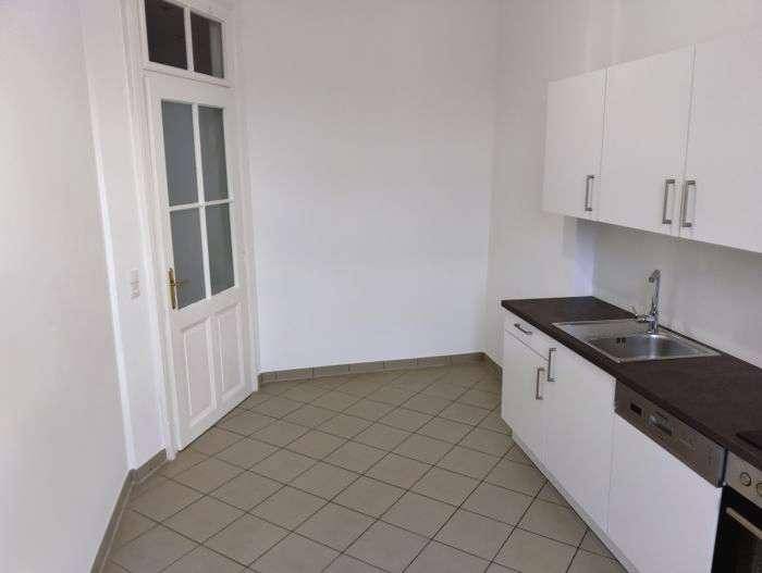 extra Küche möbliert mit sonnigem West-Balkon