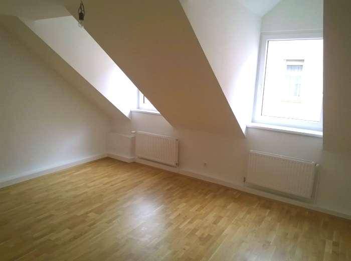 größeres Schlafzimmer 1 (getr. begehbar)