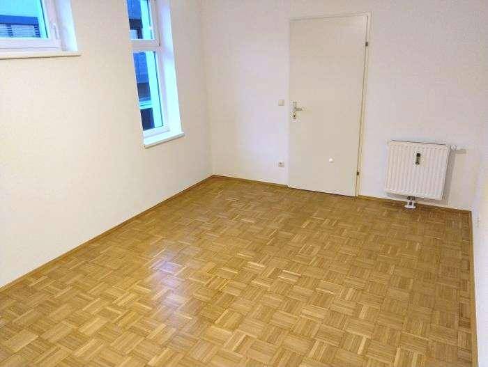 größeres Schlafzimmer (getr. begehbar)