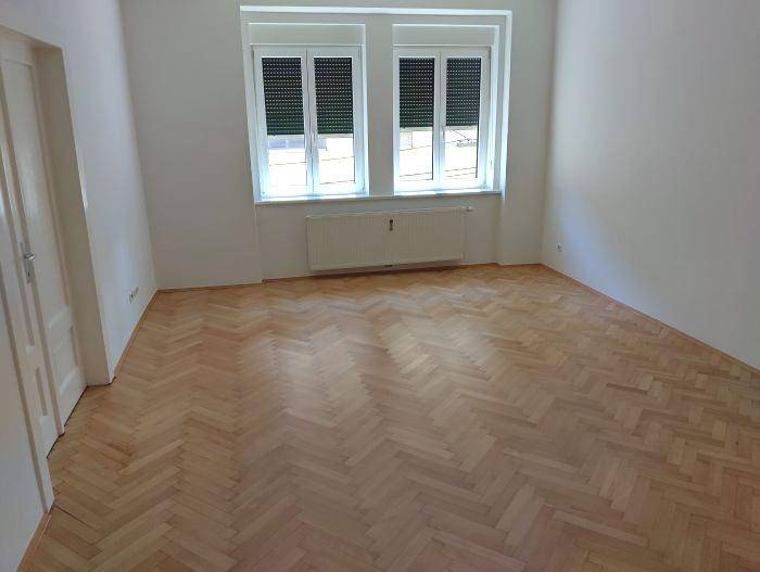 großes Zimmer (getr. begehbar)