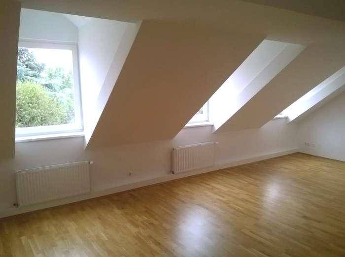 Wohnzimmer mit neuwertiger Einbauküche (nicht getr. begehbar)