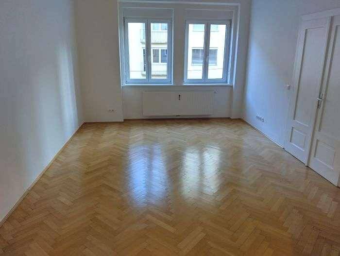 großes und helles Zimmer (getr. begehbar)