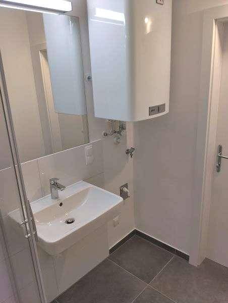 neu saniertes Bad mit Dusche und WM-Anschluss