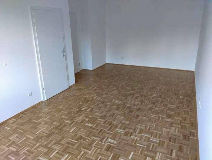 größeres und ruhiges Wohnzimmer (getr. begehbar)