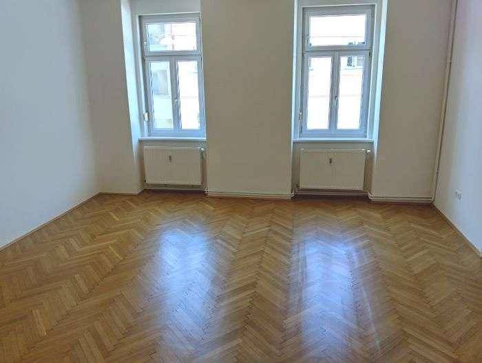 großes und helles Zimmer (getr. begehbar)