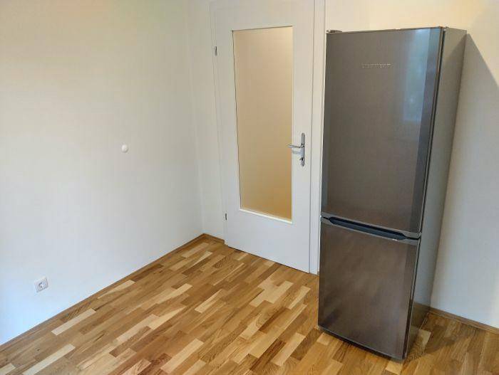 Erstbezug: Sanierter 2 ZIMMER-NEUBAU + extra Küche neu möbliert + neue Sanitäranlagen (Bad + WC)! - Ansicht 3