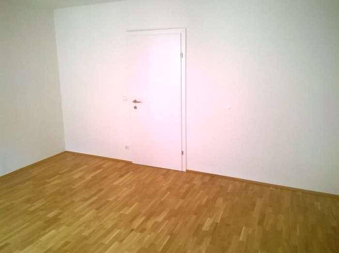 größeres Schlafzimmer 1 (getr. begehbar)