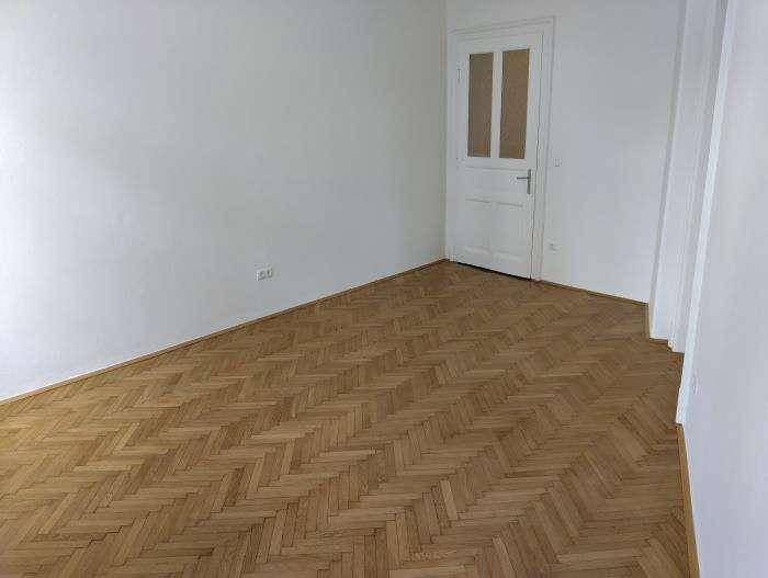 helles Arbeits- oder Esszimmer (nicht getr. begehbar)