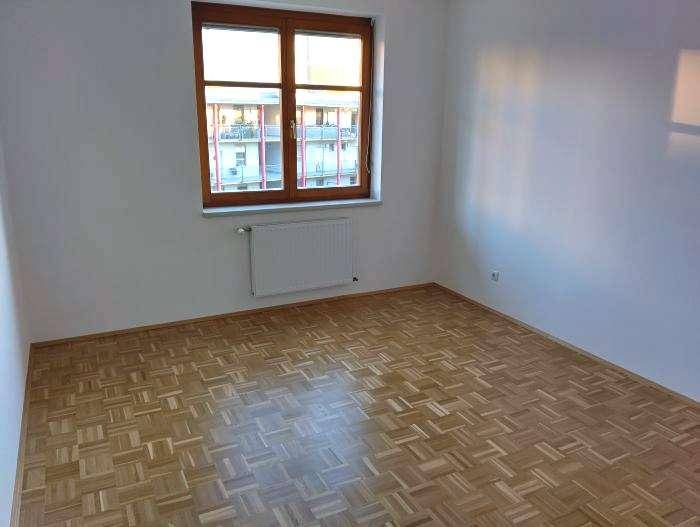 ruhiges Schlafzimmer (getr. begehbar)
