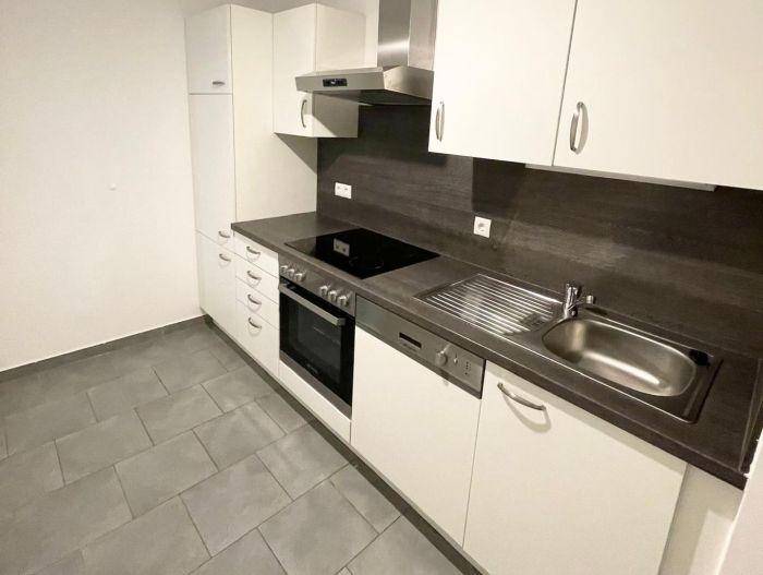 Ruhiger 2 ZIMMER-Altbau + extra Küche möbliert + Bad mit Dusche + extra WC + nähe Jakominiplatz! - Ansicht 3