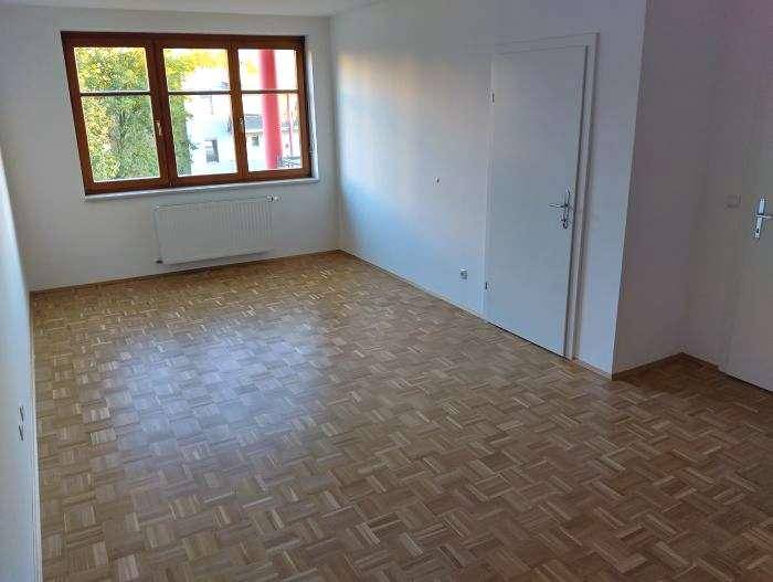 größeres und ruhiges Wohnzimmer (getr. begehbar)