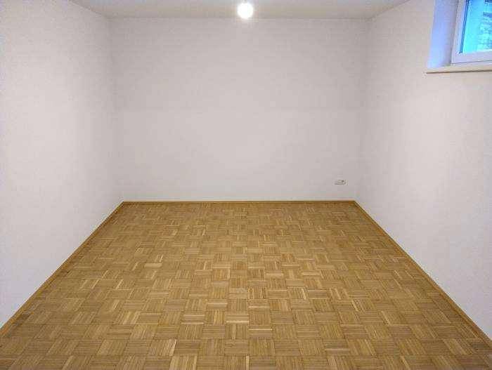 größeres Schlafzimmer (getr. begehbar)