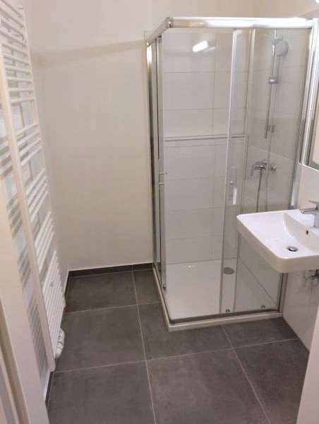 neu saniertes Bad mit Dusche und WM-Anschluss