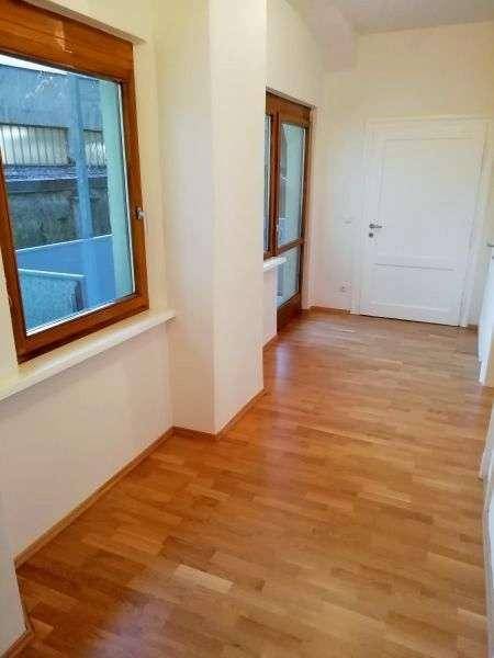 Vorraum mit Zugang zum ruhigen Süd-Balkon