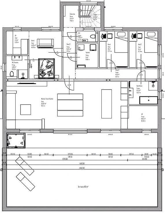 Grundrissplan mit offenem Wohn-, Ess- und Kochbereich, drei Schlafzimmern und großer Terrasse.