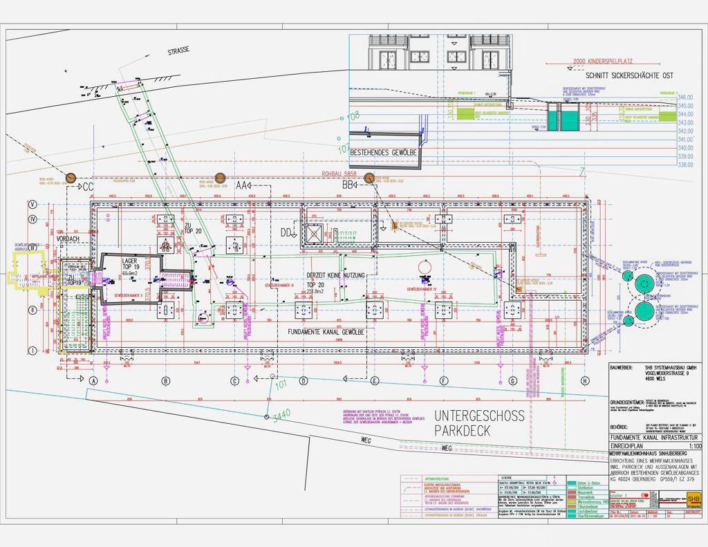 Detaillierter Grundriss eines Untergeschosses mit Parkdeck und angrenzenden Gebäudestrukturen.