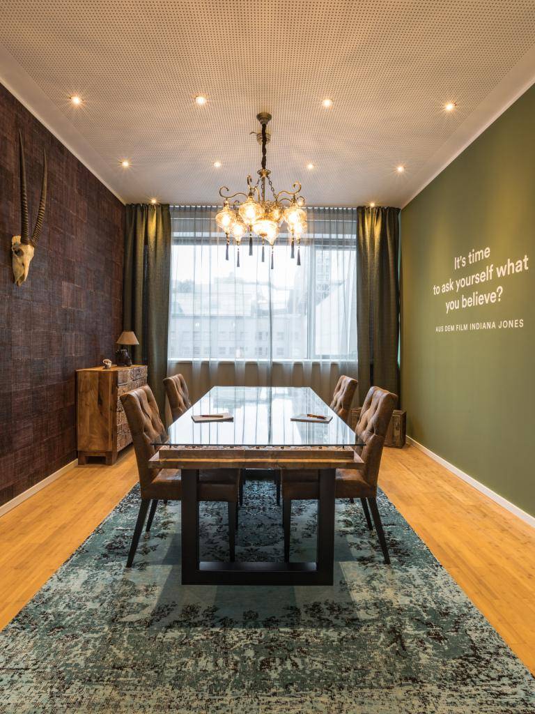 Indiana Jones Besprechungszimmer