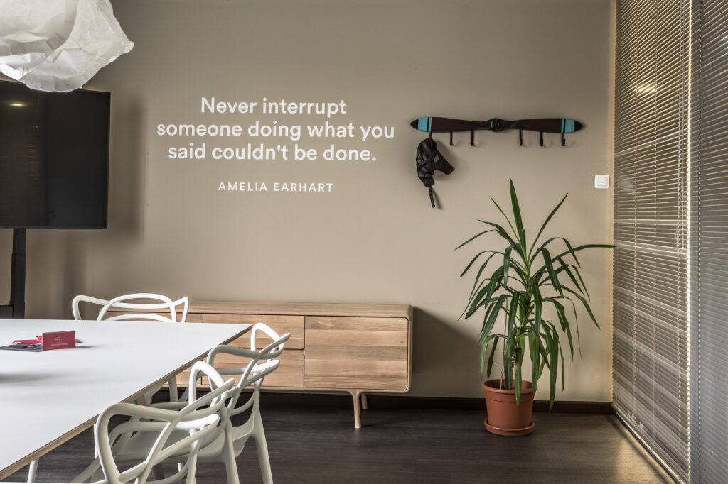 Amelia Earhart Besprechungszimmer