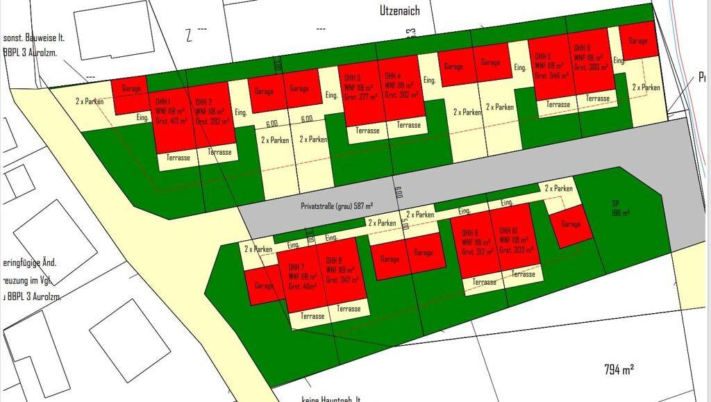Übersichtsplan eines Baugebiets mit mehreren Parzellen, Garagen und Terrassenflächen.