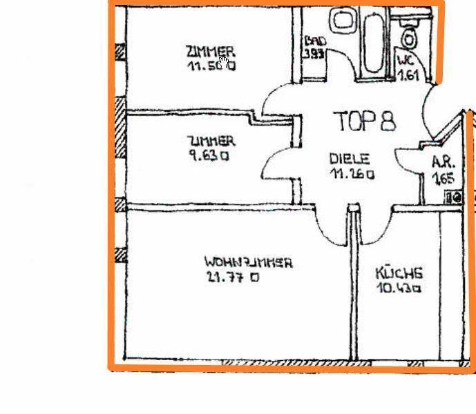 Grundriss der Wohnung mit mehreren Zimmern, Bad, WC und Küche, übersichtlich dargestellt.