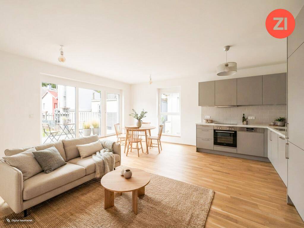 Offener Wohn- und Essbereich mit integrierter moderner Küche, Holzboden und Zugang zum Balkon.