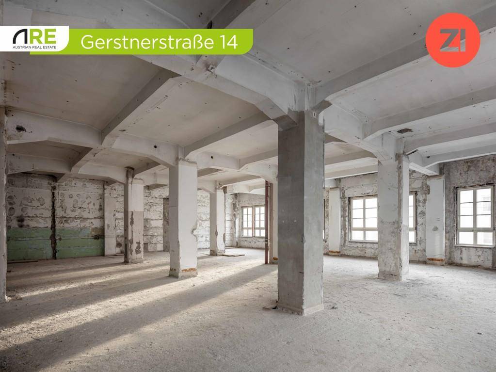 Großer, offener Raum mit Betonstützen und Fenstern, ideal für eine individuelle Gestaltung.