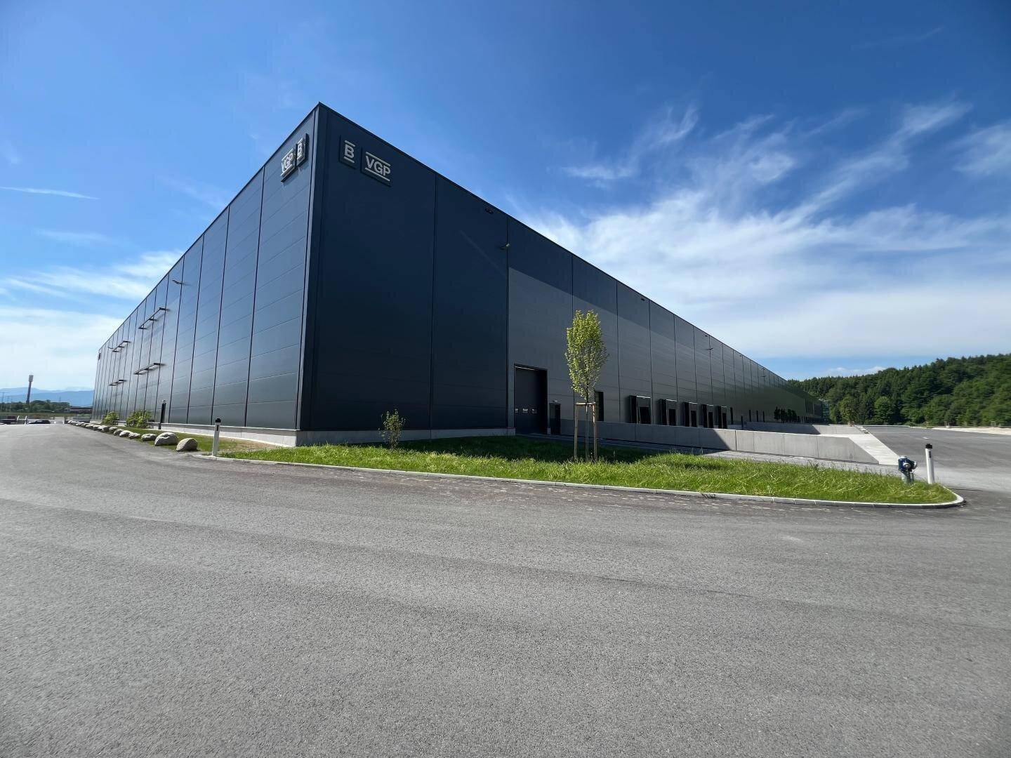 Top Lage Expansion direkt an der A1 / Laakirchen West! Industrie- / Gewerbehallen, Widmung B von ca. 2.350 - 4.700 m² Flächen im VGP Park Ehrenfeld zu vermieten - Schnellbezug möglich! - Ansicht 4