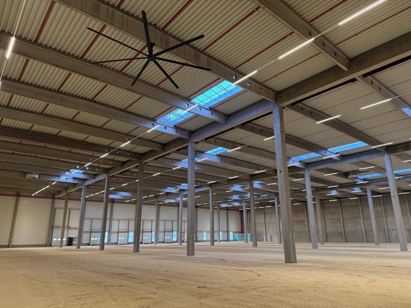 Top Lage Expansion direkt an der A1 / Laakirchen West! Industrie- / Gewerbehallen, Widmung B von ca. 2.350 - 4.700 m² Flächen im VGP Park Ehrenfeld zu vermieten - Schnellbezug möglich! - Mehr