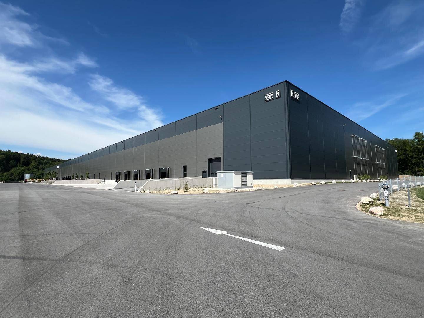 Top Lage Expansion direkt an der A1 / Laakirchen West! Industrie- / Gewerbehallen, Widmung B von ca. 2.350 - 4.700 m² Flächen im VGP Park Ehrenfeld zu vermieten - Schnellbezug möglich! - Ansicht 3