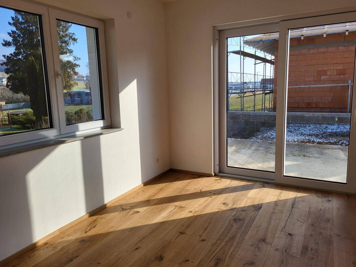 Jetzt mieten / Kaufoption! Traumhafter Barrierefreier Neubau Bungalow ca. 103 m² Wohnnutzfläche &amp; XL-Terrasse in Mühlweg / Ampflwang am Hausruck - Więcej