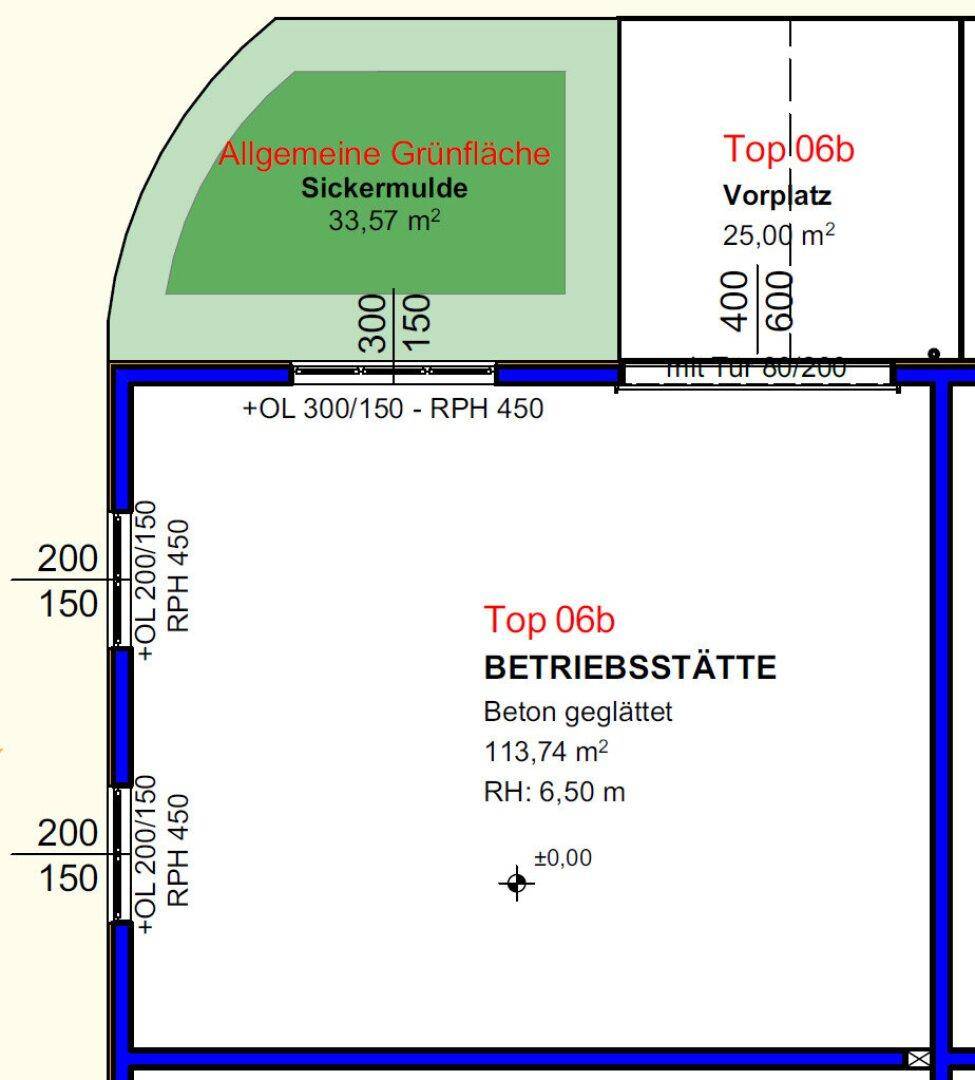 Detaillierter Grundriss einer Betriebsstätte mit Vorplatz und Grünfläche, inklusive Maßen und Bezeichnungen.