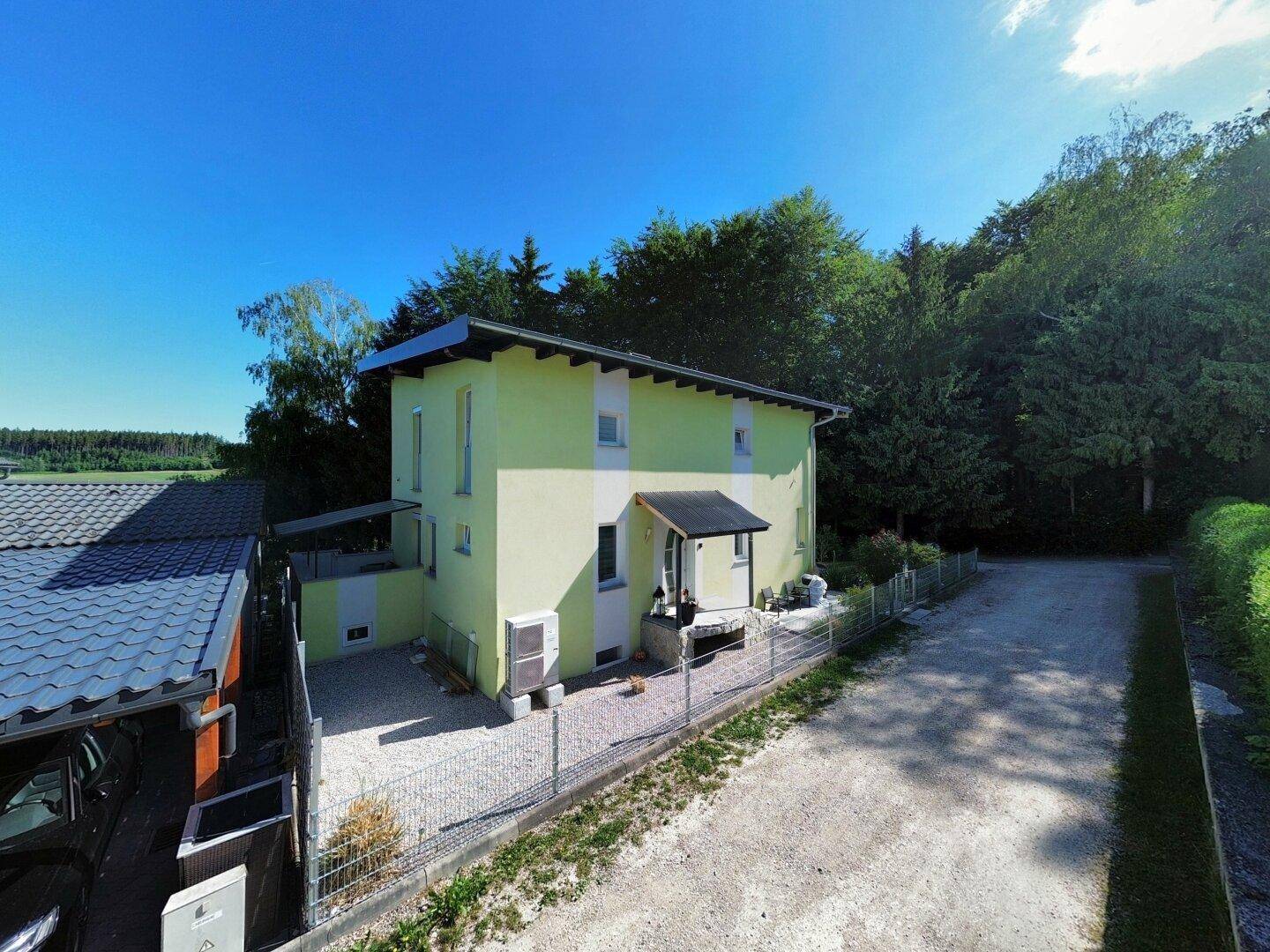 COMING SOON! Charmantes Einfamilienhaus mit sonniger Terrasse, Balkon und Pool in attraktiver Lage in Vöcklabruck / Vornbuch - Ansicht 2