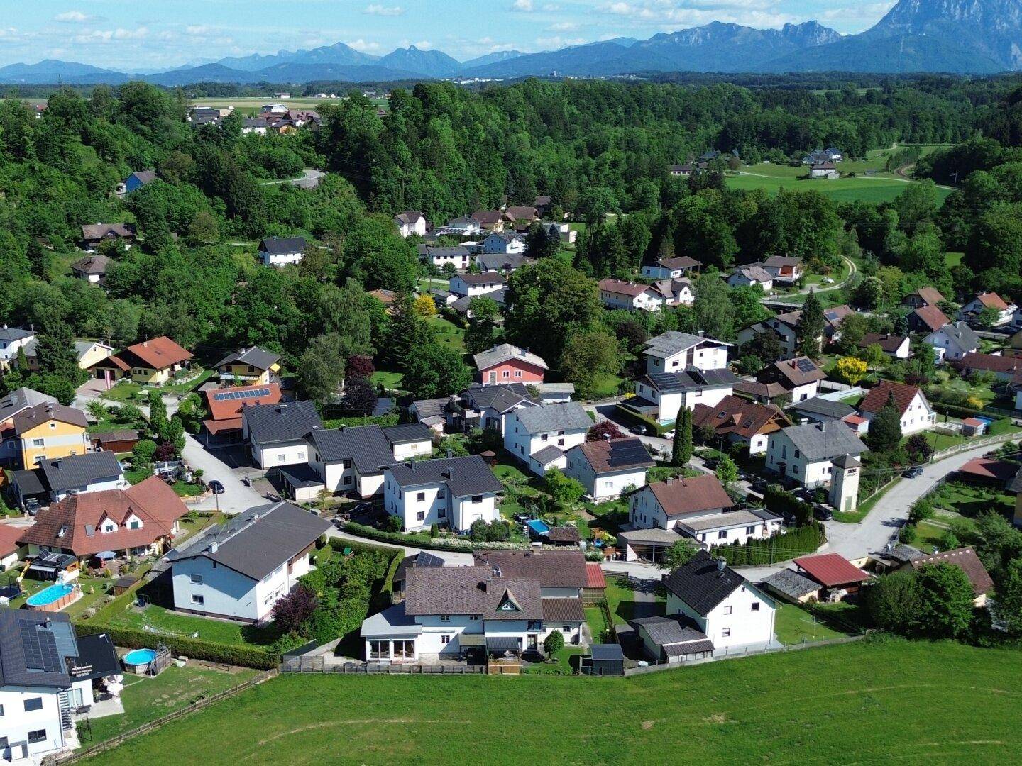 Exklusive Gartenwohnung mit Hauscharakter 175 m² WNFL auf zwei Ebenen, PV-Anlage großzügiger Außenfläche &amp; Garage in Wankham / Regau - Ansicht 3