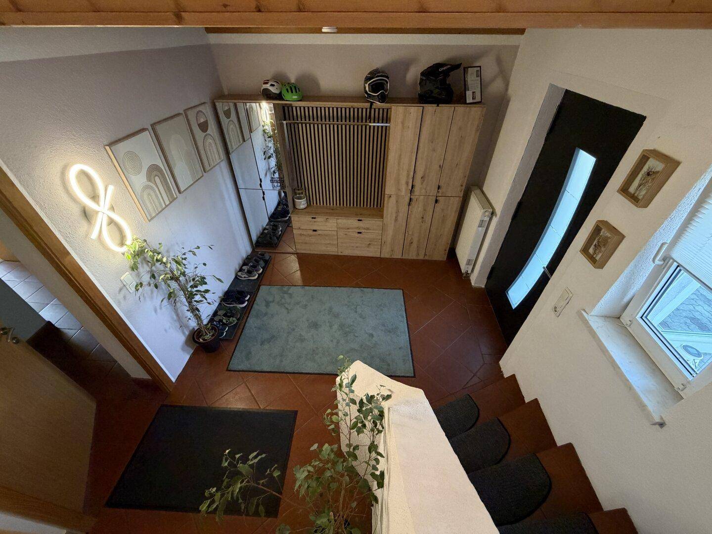 Exklusive Gartenwohnung mit Hauscharakter 175 m² WNFL auf zwei Ebenen, PV-Anlage großzügiger Außenfläche &amp; Garage in Wankham / Regau - Ansicht 6